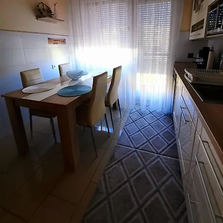 Emese Apartman Lägenhet *