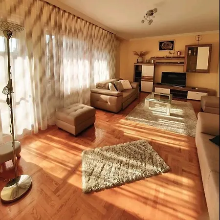 Lägenhet Emese Apartman *